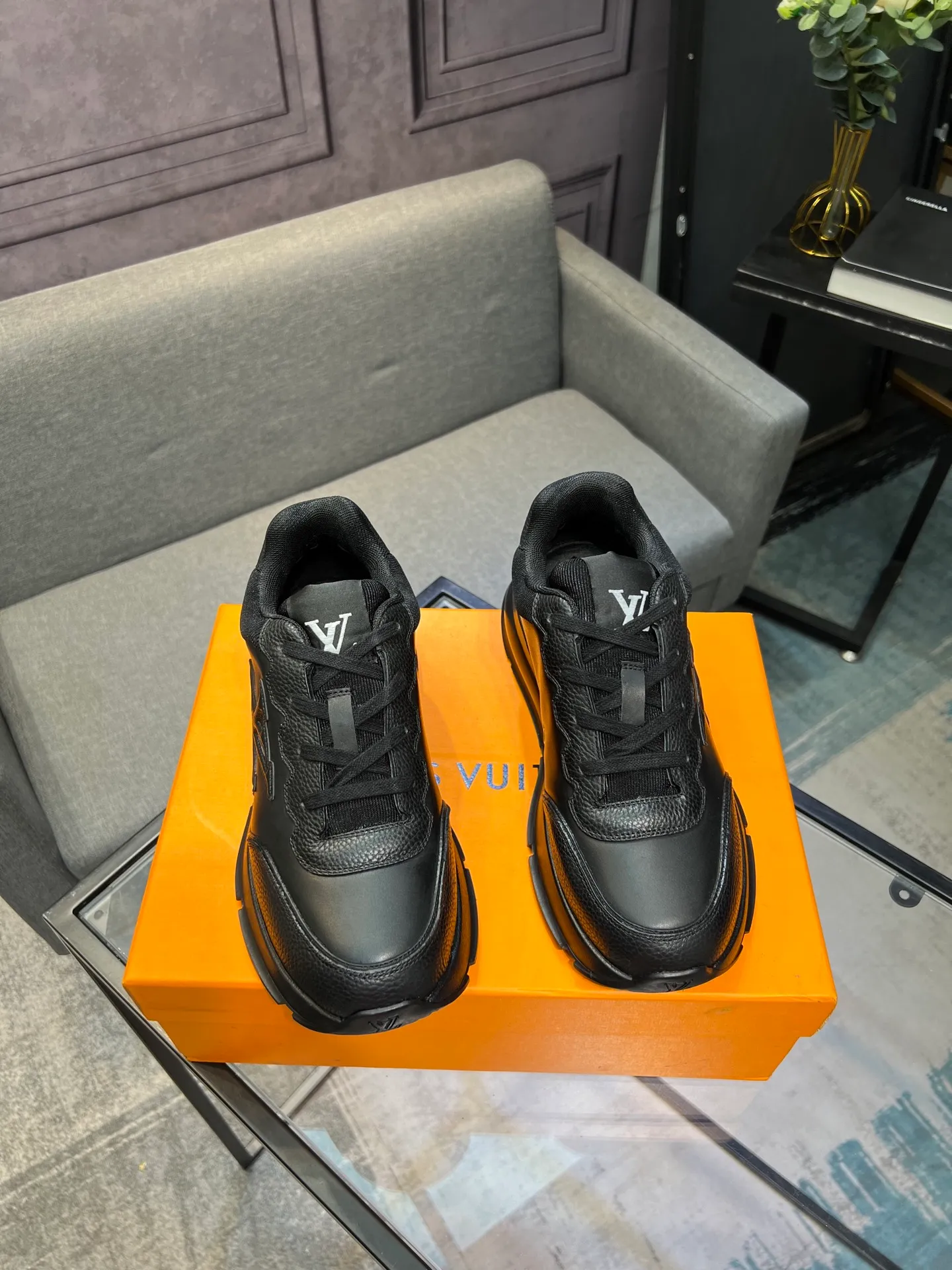 Men's shoes 💰640 LV | Louis Vuitton 2025𝐬𝐬 New spring and summer styles for couples, men's styles come out first. The counter features the latest casual shoes. Hard goods are new🆕 ❥Purchase level! Full of high-end feel! A popular model among bloggers at home and abroad, it’s retro and fashionable and looks amazing on your feet! Wear a lot of happiness! Mainly recommended model on the official website★ ▪️Upper: Original custom-made imported calfskin fabric ▪️Inner lining: breathable gauze imported from Italy ▪️Outsole: rubber foam ➕tpu high-end outsole ▪️Shoe size: 36-44 (customized for 45 and 46)